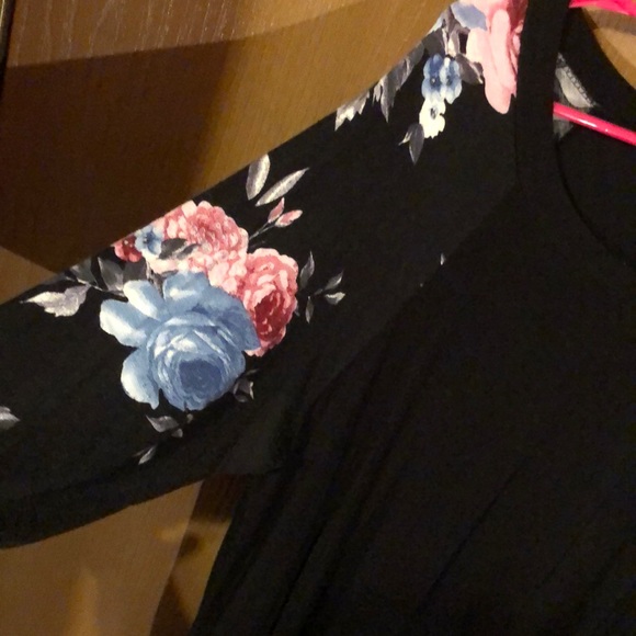 Ladies top - Picture 2 of 4